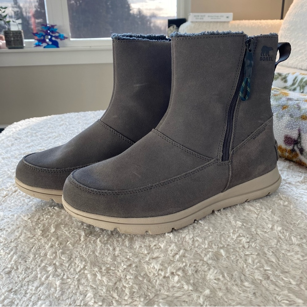Worn once Sorel Explorer Side Zip Faux Fur Lined Boots! Like New size 9